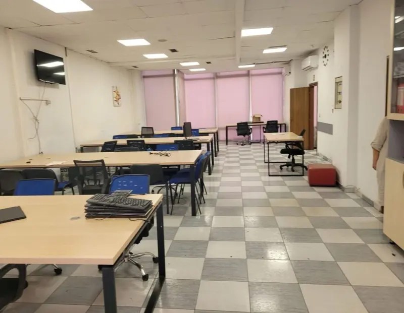 Locale commerciale in affitto a Myslym Shyri, Tirana, 185 m²