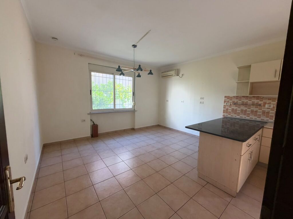 Vilë me qera në Kodra e Priftit, Tiranë, 770 m². Foto 2 nga 3