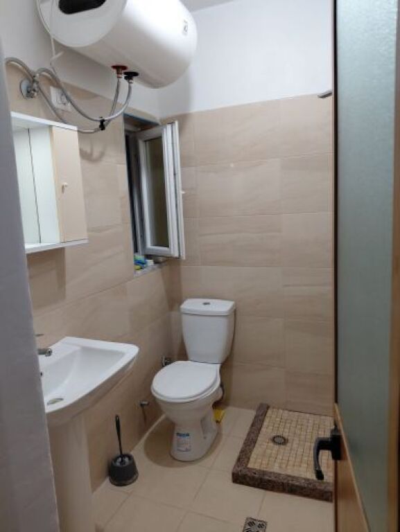 Apartament 1+1 me qera në Rruga 5 Maji, Tiranë, 50 m². Foto 3 nga 3