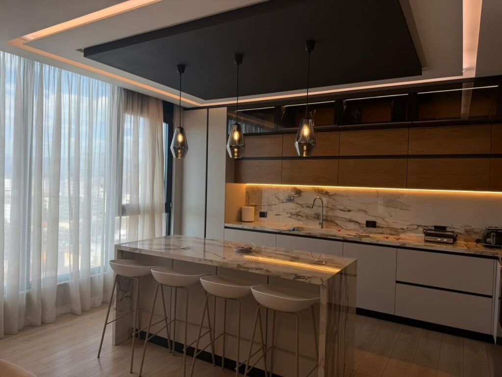 Duplex in affitto a Square 21, Tirana, 220 m². Foto 2 di 3