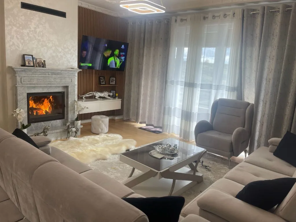 Apartament 2+1 me qera në TEG, Tiranë, 110 m². Foto 1 nga 8
