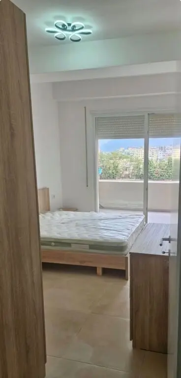Appartamento 1+1 in affitto a Kompleksi Golden Park, Tirana, 68 m²