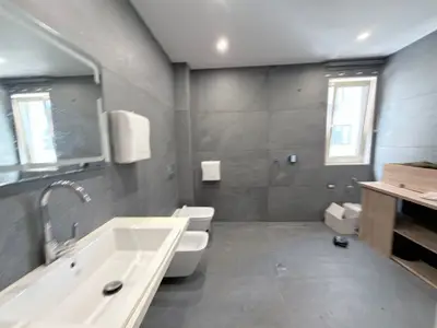 Office for rent in Rruga e Kavajës, Tirana, 110 m². Photo 7 of 8