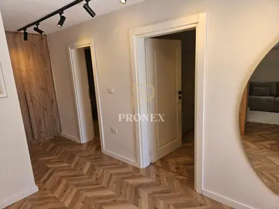 Apartament 2+1 me qera në Tregu Elektrik, Tiranë, 70 m². Foto 8 nga 9