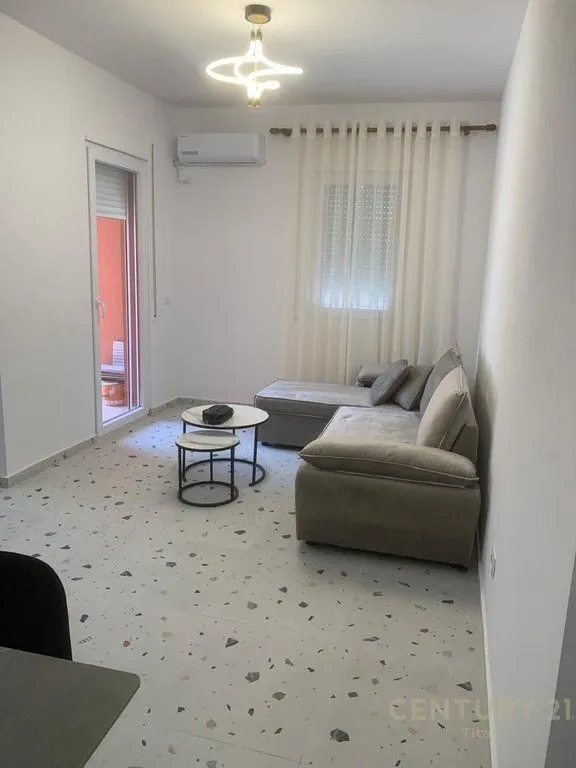 Apartment 1+1 for rent in Rruga 5 Maji, Tirana, 60 m². Photo 1 of 6