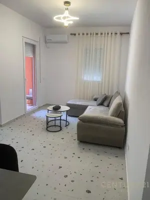 Apartment 1+1 for rent in Rruga 5 Maji, Tirana, 60 m². Photo 1 of 6