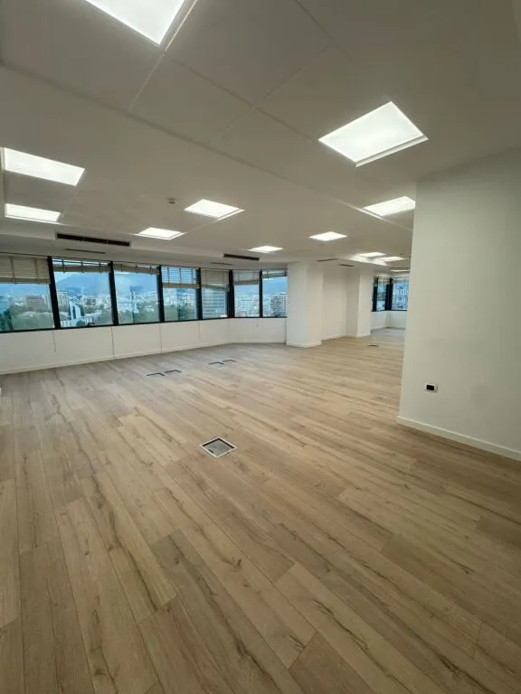 Zyrë me qera në Bulevardi Deshmoret e Kombit, Tiranë, 110 m². Foto 1 nga 4