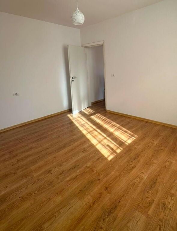 Commercial space for rent in Sheshi Skënderbej, Tirana, 55 m². Photo 1 of 3