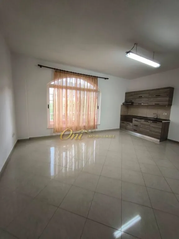 Apartament 1+1 me qera në Kodra e Priftit, Tiranë, 70 m². Foto 1 nga 4