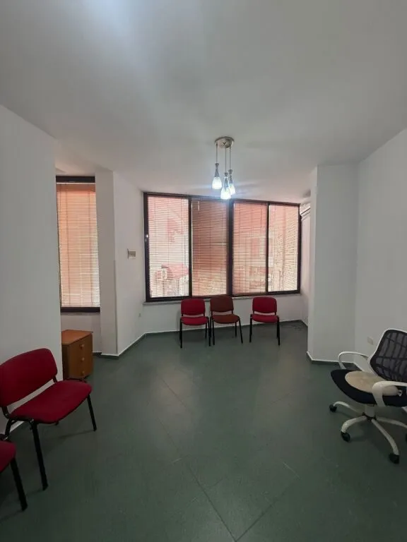Office for rent in Parlamenti, Tirana, 35 m². Photo 1 of 4