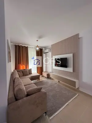 Apartament 2+1 me qera në Tregu Elektrik, Tiranë, 85 m². Foto 1 nga 12
