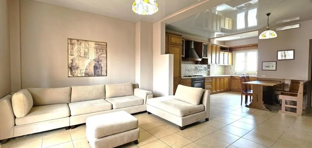 Apartment 2+2 for rent in Rruga e Durrësit, Tirana, 100 m². Photo 1 of 9