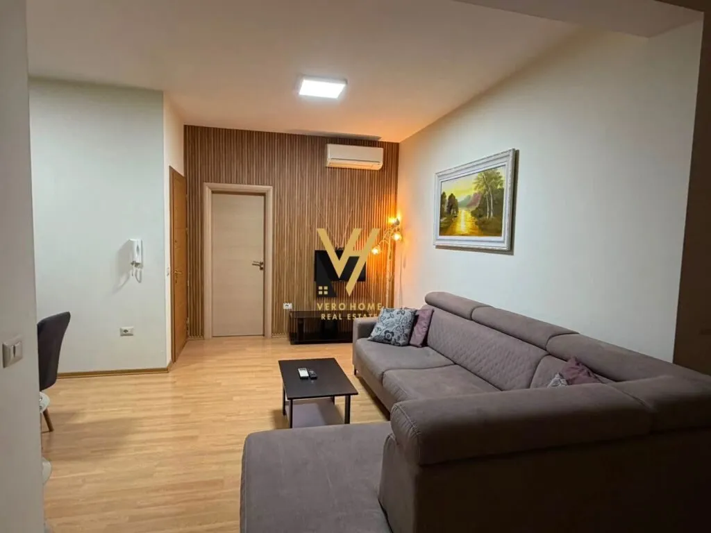 Apartament 3+1 me qera në Inxhinieria, Tiranë, 170 m². Foto 1 nga 8