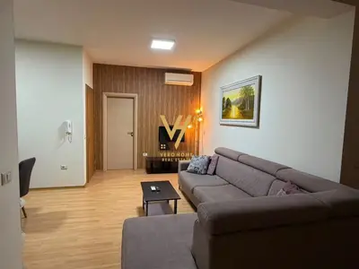 Apartament 3+1 me qera në Inxhinieria, Tiranë, 170 m². Foto 1 nga 8