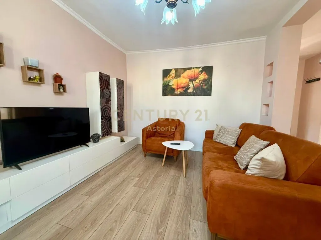 Apartament 2+1 me qera në Rruga e Elbasanit, Tiranë, 65 m². Foto 1 nga 5
