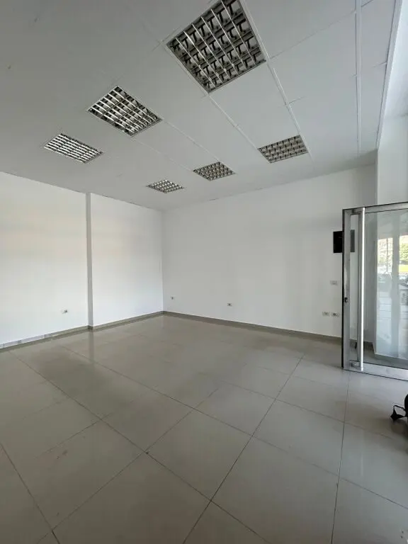 Dyqan me qera në Transballkanike, Vlorë, 33 m²
