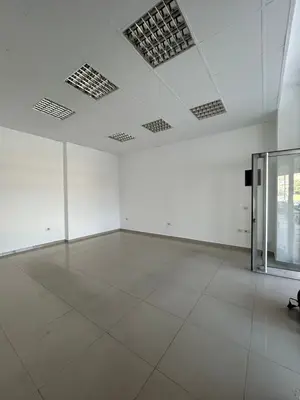 Dyqan me qera në Transballkanike, Vlorë, 33 m². Foto 1 nga 8