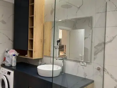 Appartamento 1+1 in affitto a Xhamia e Tabakeve, Tirana, 70 m². Foto 4 di 4