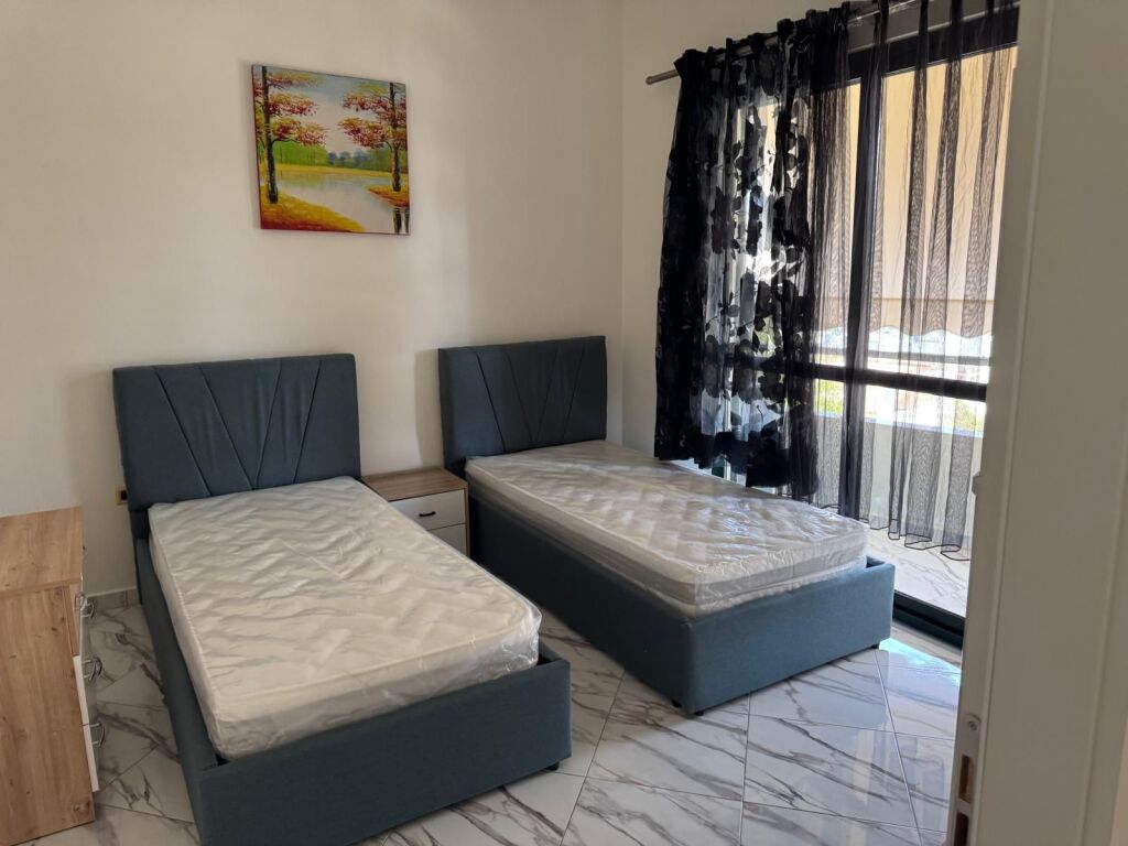 Apartament 2+1 me qera në Yzberisht, Tiranë, 74 m². Foto 2 nga 3