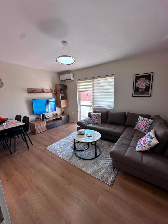 Apartament 3+1 me qera në Brryli, Tiranë, 85 m². Foto 1 nga 3