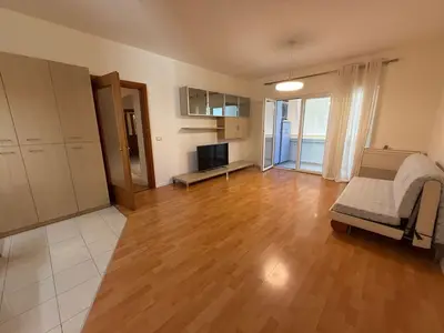 Apartament 2+1 me qera në Liceu Artistik Jordan Misja, Tiranë, 132 m². Foto 3 nga 12
