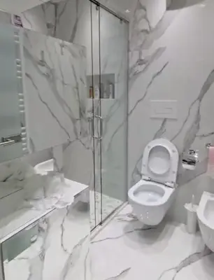 Apartament 2+1 me qera në Ish Blloku, Tiranë, 130 m². Foto 3 nga 3
