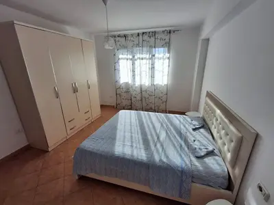 Apartament 2+1 me qera në Kthesa e Kamzës, Tiranë, 90 m². Foto 2 nga 11
