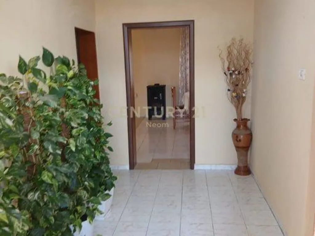 Apartment 1+1 for rent in Spitali Ushtarak, Tirana, 120 m². Photo 1 of 6