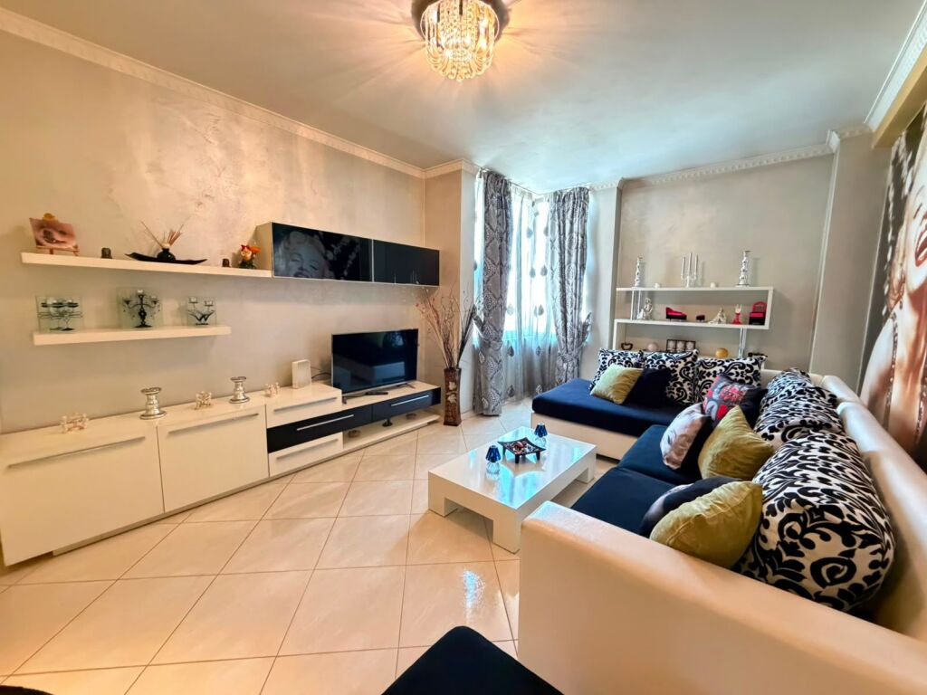 Appartamento 1+1 in affitto ad Ali Demi, Tirana, 70 m²