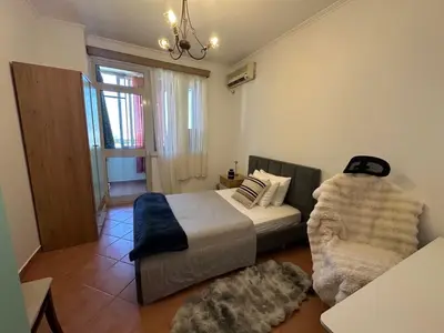 Apartament 2+1 me qera në Rruga Fortuzi, Tiranë, 120 m². Foto 5 nga 8