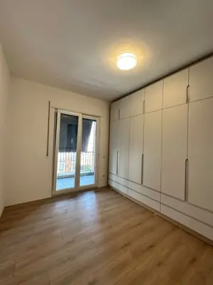 Appartamento 2+1 in affitto a Bashkia, Kamza, 113 m². Foto 1 di 9