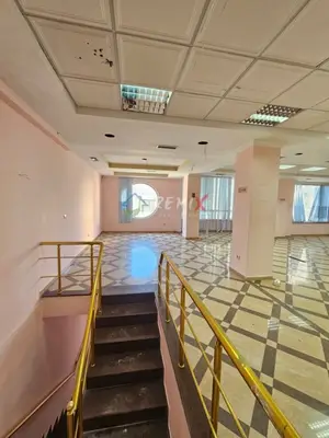Locale commerciale in affitto a Rruga Kristaq Boshnjaku, Durazzo, 200 m². Foto 4 di 9
