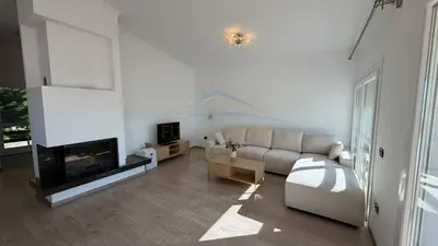 Villa 4+1 in affitto a Lundër, Tirana, 475 m². Foto 1 di 7