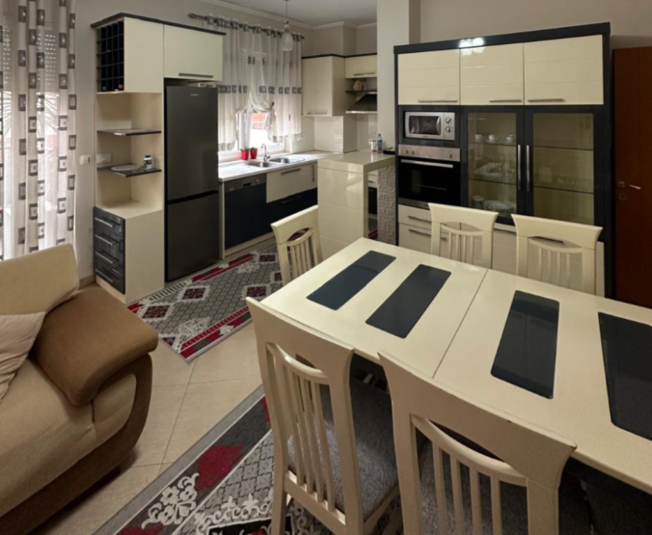 Apartament 1+1 me qera në Rruga e Kavajës, Tiranë, 70 m². Foto 1 nga 3