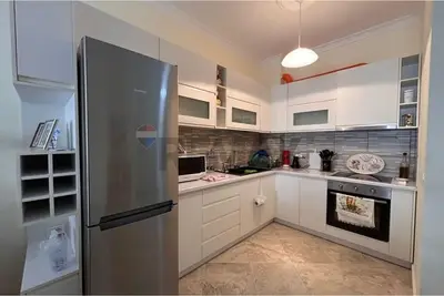 Apartament 2+1 me qera në Rruga Gjergj Kastrioti, Vlorë, 92 m². Foto 9 nga 12