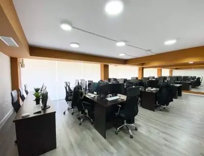 Ufficio in affitto a Sheshi Willson, Tirana, 200 m². Foto 1 di 8