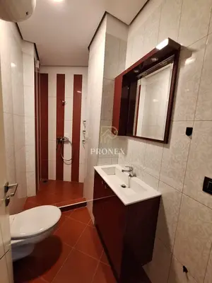 Zyrë me qera në Sheshi Willson, Tiranë, 163 m². Foto 9 nga 10