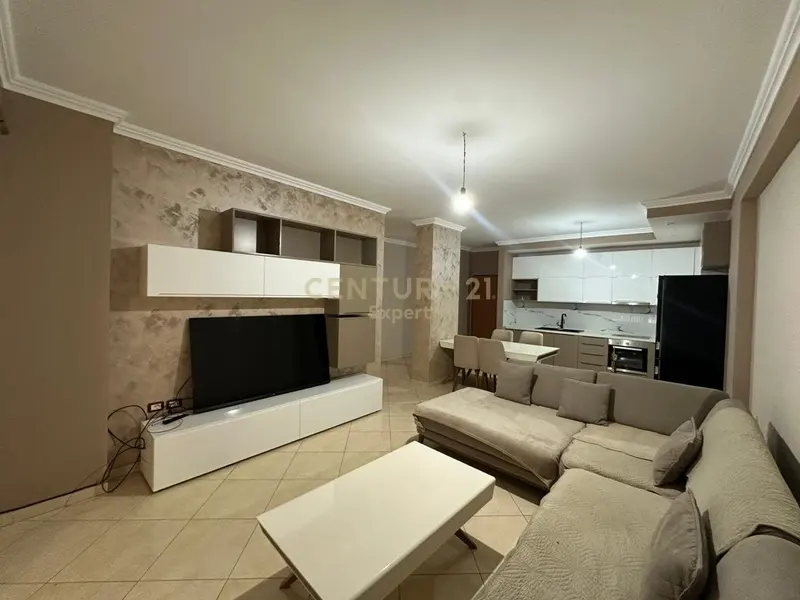 Apartament 2+1 me qera në Shkolla e Muzikes, Vlorë, 105 m²