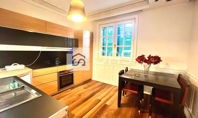 Apartament 1+1 me qera në Rruga Qemal Stafa, Tiranë, 75 m²