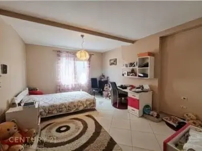 Apartment 2+1 for rent in Rruga Margarita Tutulani, Tirana, 115 m². Photo 2 of 4
