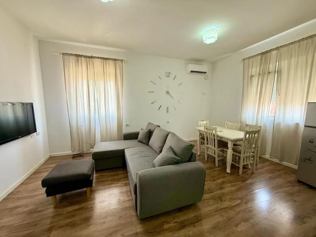 Apartament 1+1 me qera në Frigoriferi, Tiranë, 60 m². Foto 1 nga 5
