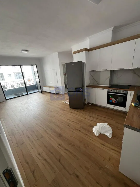 Appartamento 2+1 in affitto a Rrethi i ullirit, Kamza, 114 m². Foto 1 di 9