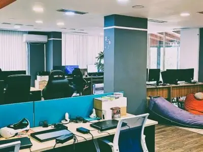 Zyrë me qera në Sheshi Willson, Tiranë, 200 m². Foto 5 nga 6