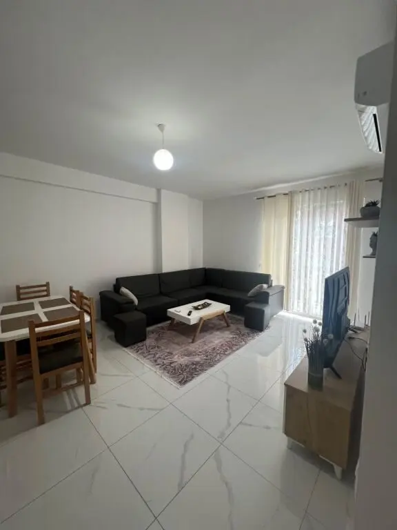 Appartamento 2+1 in affitto a Kompleksi BUSHGJOKA, Kamza, 82 m²