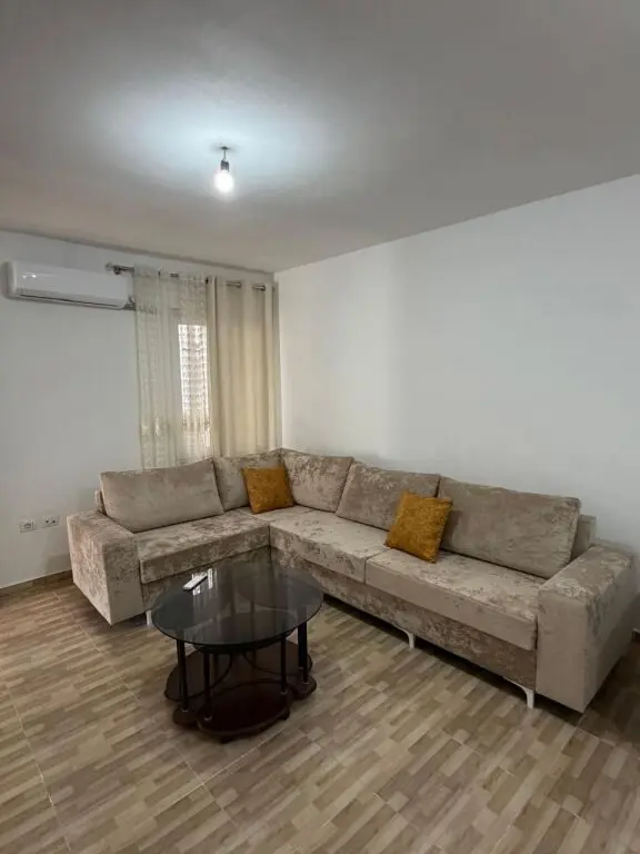 Casa indipendente 1+1 in affitto a D&E Autogas, Tirana, 65 m²