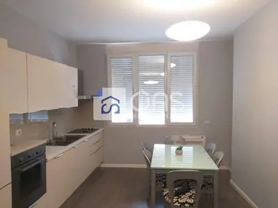 Apartament 1+1 me qera në Blloku, Tiranë, 79 m². Foto 1 nga 7