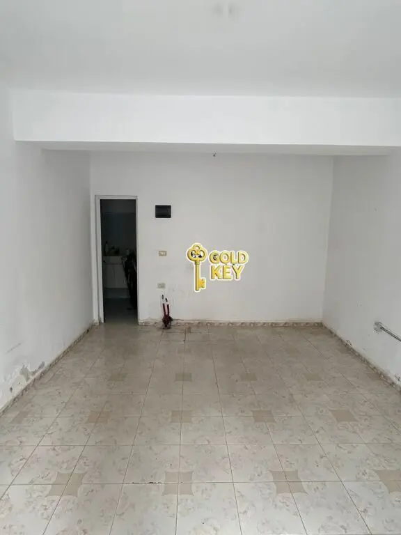 Shop for rent in Rruga Abaz Çelkupa, Durrës, 25 m²