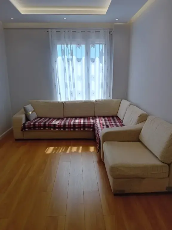 Appartamento 2+1 in affitto a Bathore, Kamza, 100 m². Foto 1 di 3