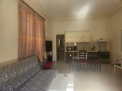 Apartment 1+1 for rent in 21 Dhjetori, Tirana, 70 m². Photo 2 of 4