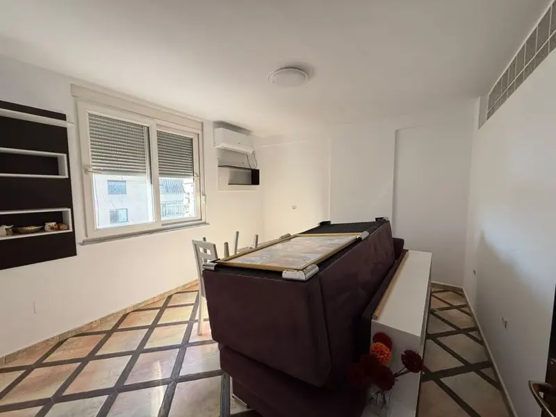 Locale commerciale in affitto a Vasil Shanto, Tirana, 74 m²